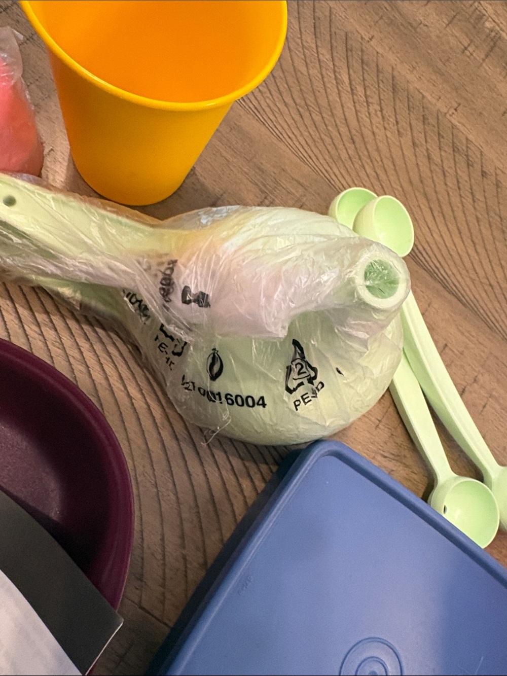 Tupperware bundle 748 - Picture 4 of 6